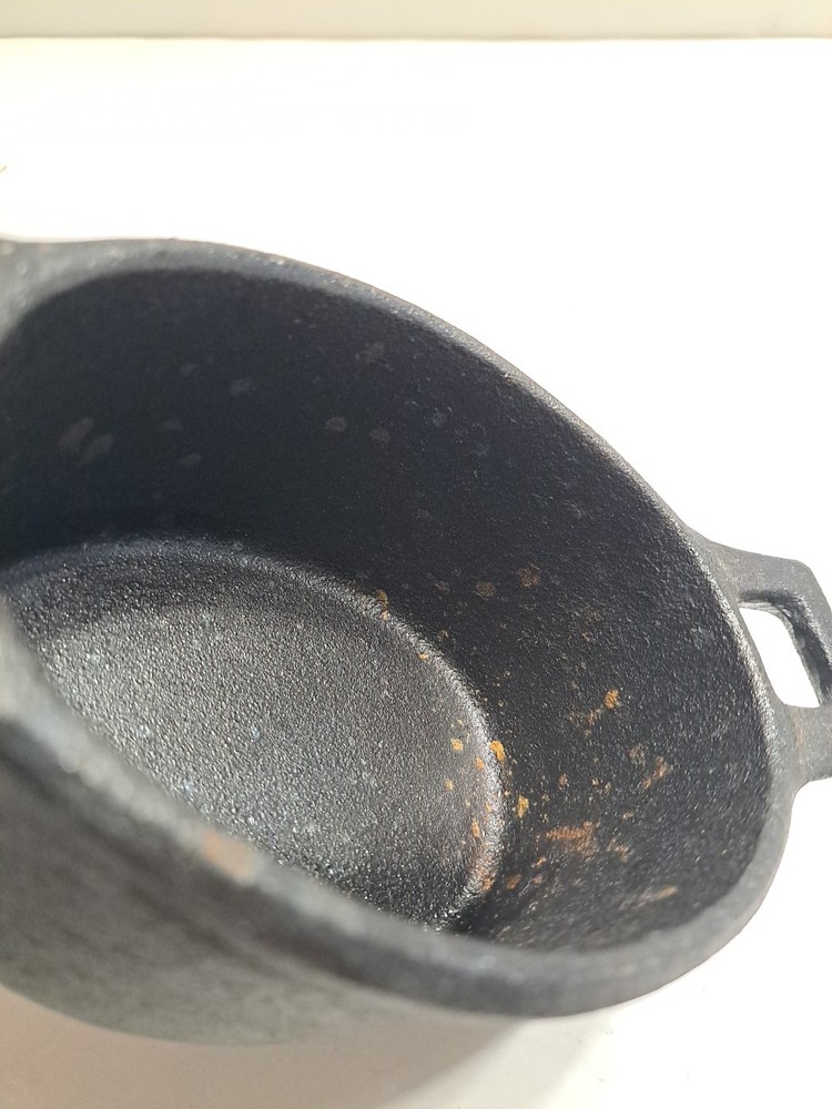 Small Be. Basic Cast Iron Dutch Oven With Lid