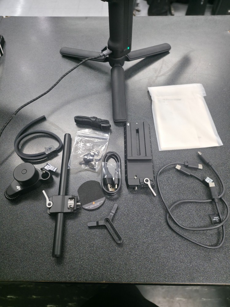 DJI RS3 Gimbal Stabilizer Combo – Excellent Condition