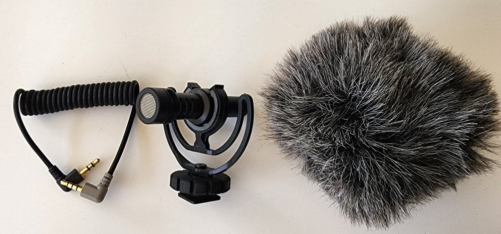 Rode VideoMicro Compact On Camera Microphone include gimble mount quick release