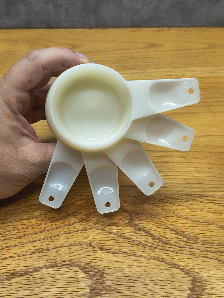 Tupperware #761 White/Translucent 5 Measuring Cup Set