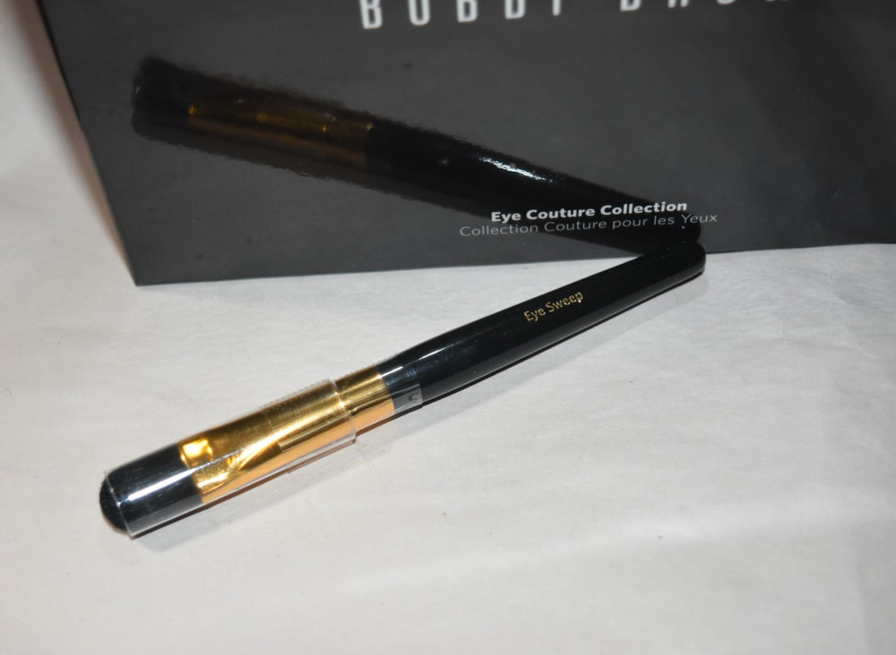 Bobbi Brown eye sweep brush
