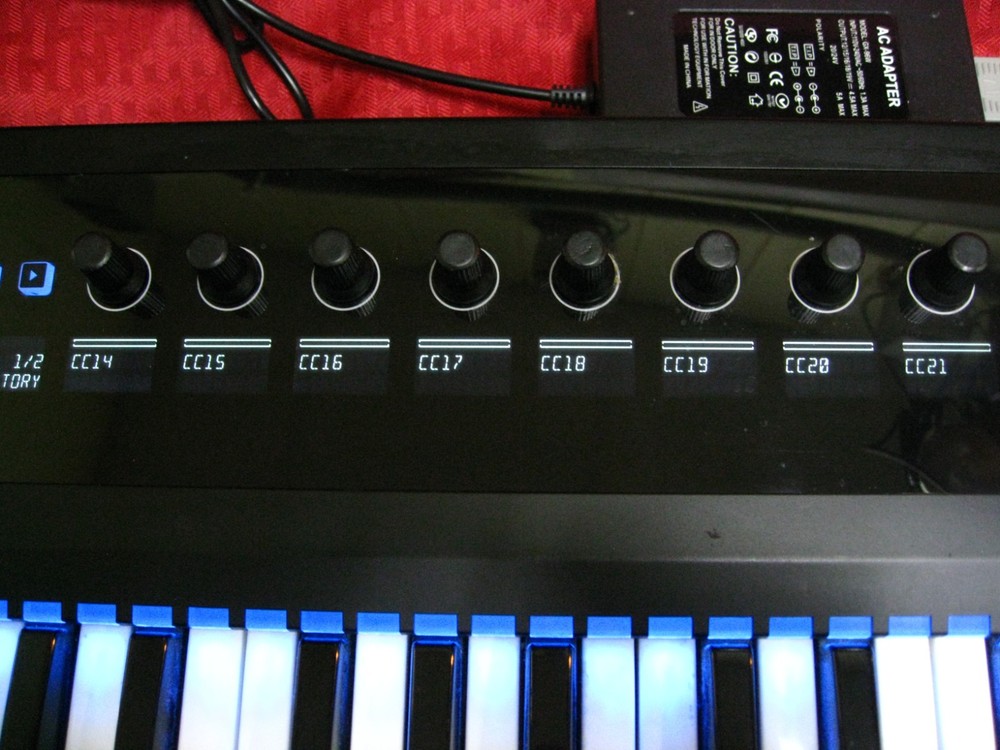 Native Instruments Komplete Kontrol S49 MK1 MIDI Keyboard Controller