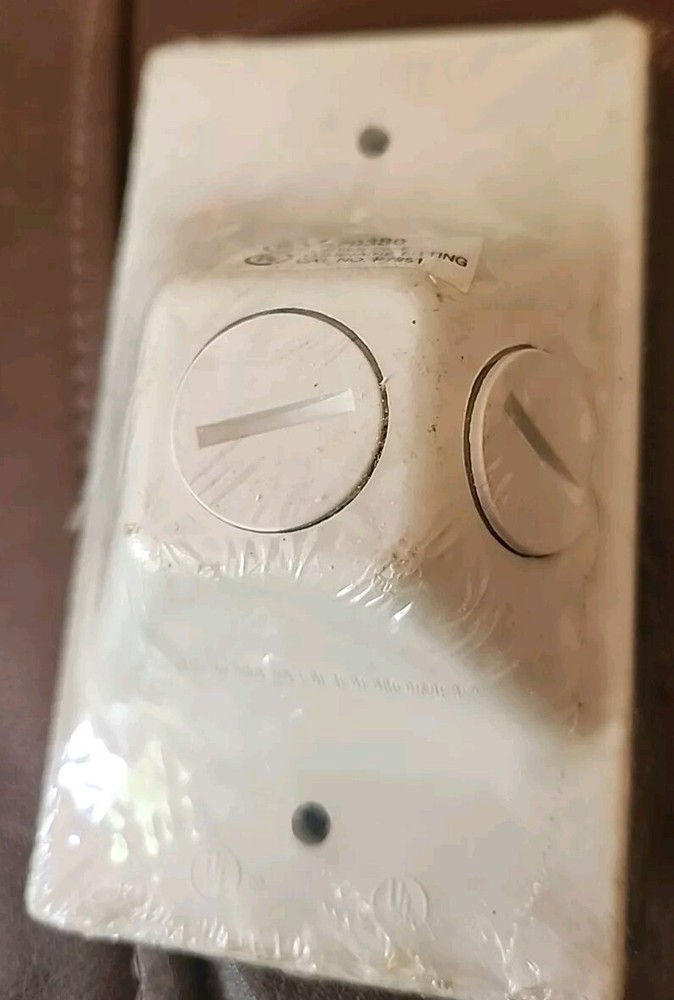 (3-Pack) Carlon ~ White Rectangular, 3 Hole, 1/2" Threaded Lampholder Cover,