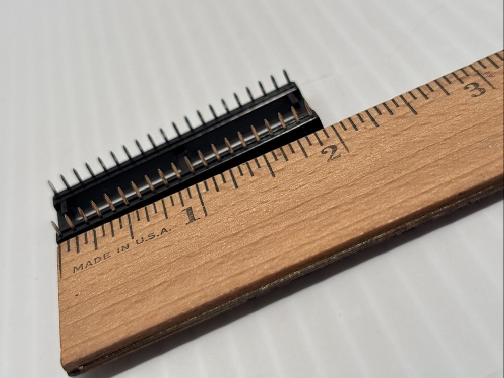 AMP 390262-5 40 PIN IC SOCKET