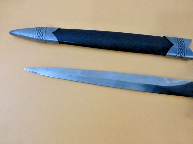 Knotted Celtic Dagger Replica Unsharpened New in Box