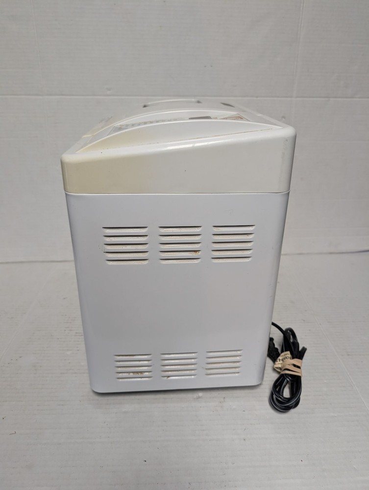 Toastmaster Bread Maker Model 1195 120V 430W White Programmable 10 Programs Used