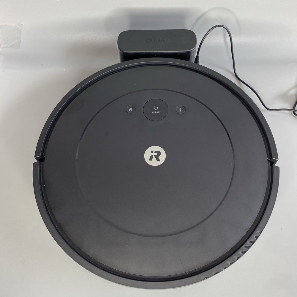 Roomba vacuum Essential Q012020