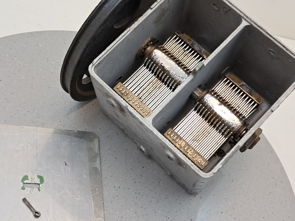 Variable capacitor 2 x 25-:-580 pF - Two-section capacitor - used - HAM Radio