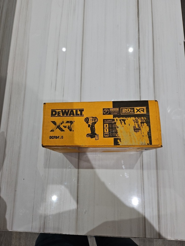 DEWALT DCF845B 20V Impact Driver - Black