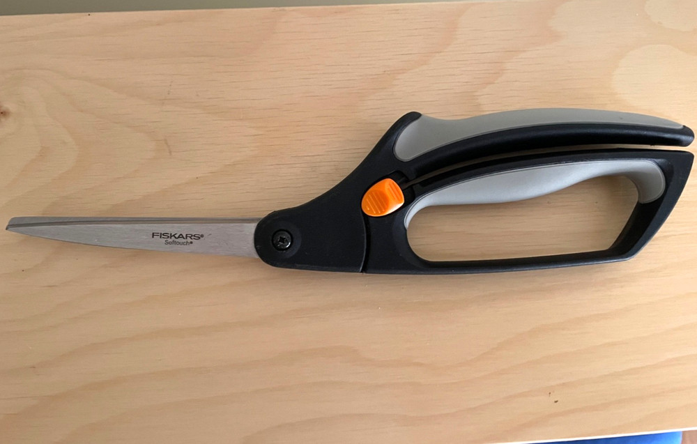 FISKARS Gentle Spring Assist Sewing Scissors Softouch Grip Locking Shears EUC
