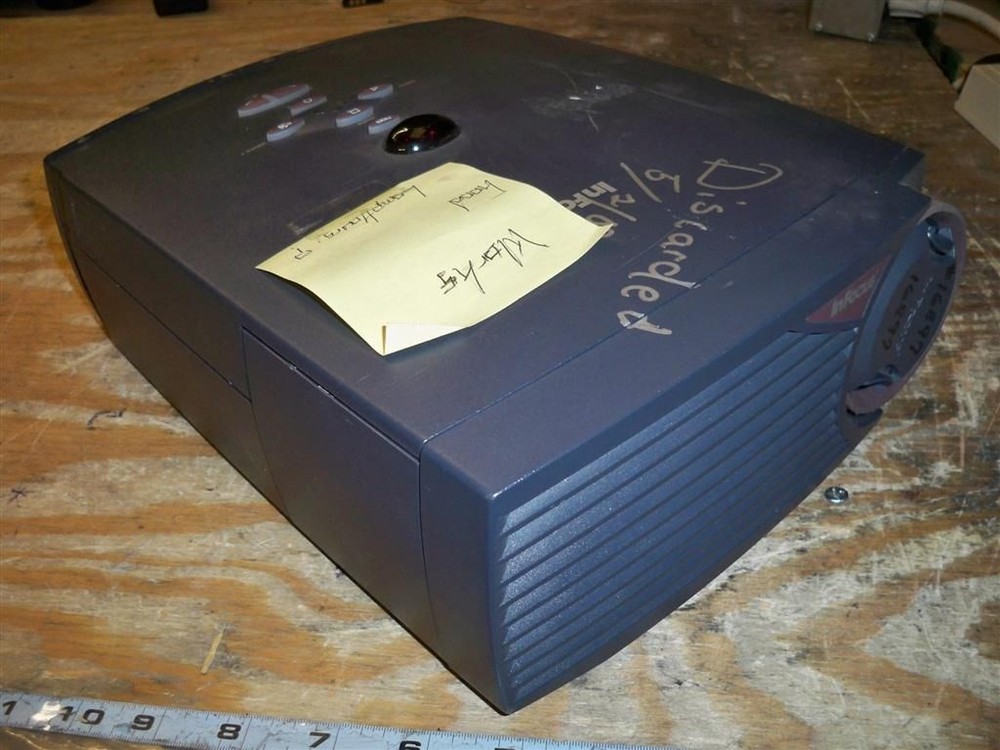 InFocus LP400 DLP Multimedia Projector w/ Lamp SEE NOTES