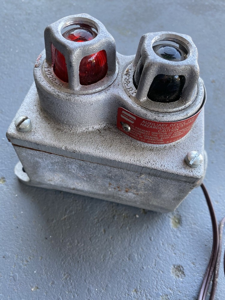 Crouse Hinds Indicating Light 125 Volts Hazardous