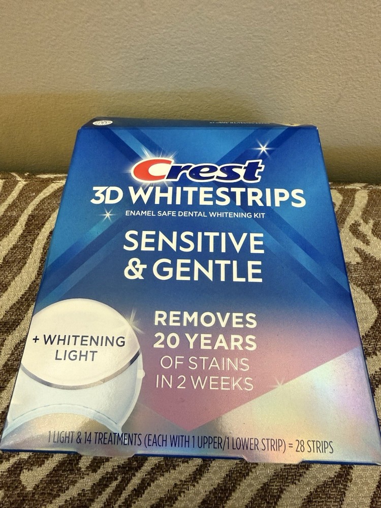 CREST 3D WHITESTRIPS SENSITIVE+LED LIGHT- 28 STRIPS - EXP: 2028