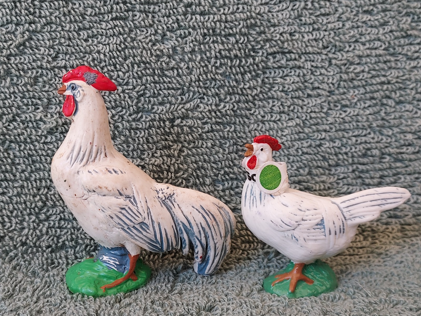 Hard To Find Retired Schleich Rooster #13011 & Hen #13012 - Excellent Condition