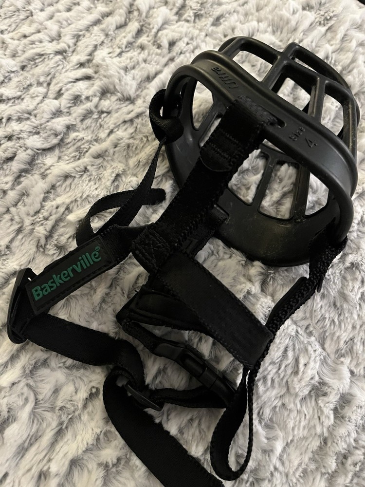 Baskerville Ultra Muzzle Dog Training Accessory, Size 4, Black