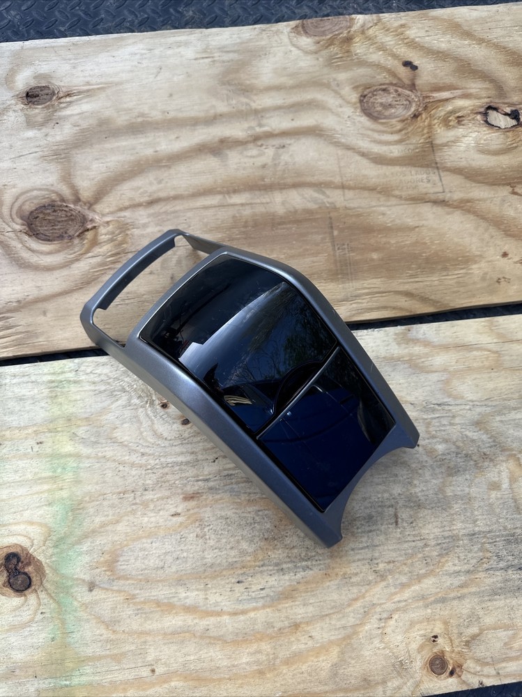 2004 TOYOTA PRIUS CUP HOLDER (FRONT)