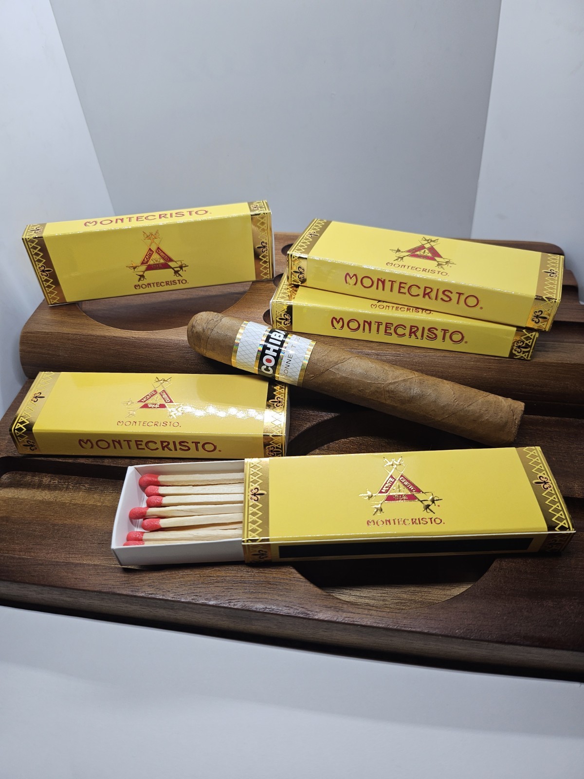 MONTECRISTO Cigars 4 inch  COLLECTIBLE HOME CIGAR BAR 1 box of 20 Wood MATCHES