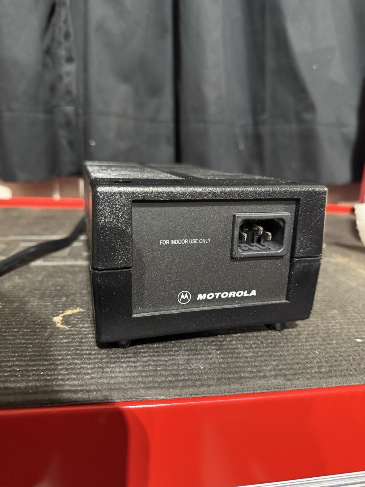 Motorola HPN4007C AE210-3101 14.1V 8-15 Amps Mobile Base Radio Power Supply