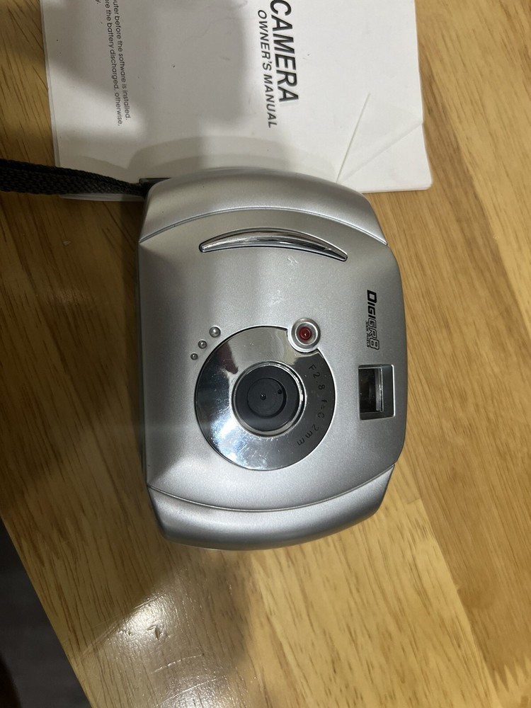 DigiGr8 300k Pixels Digital Camera - Spares Or Repairs
