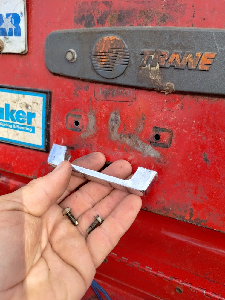 HUSKY TOOL BOX FRONT DOOR PULL HANDLE. #H37