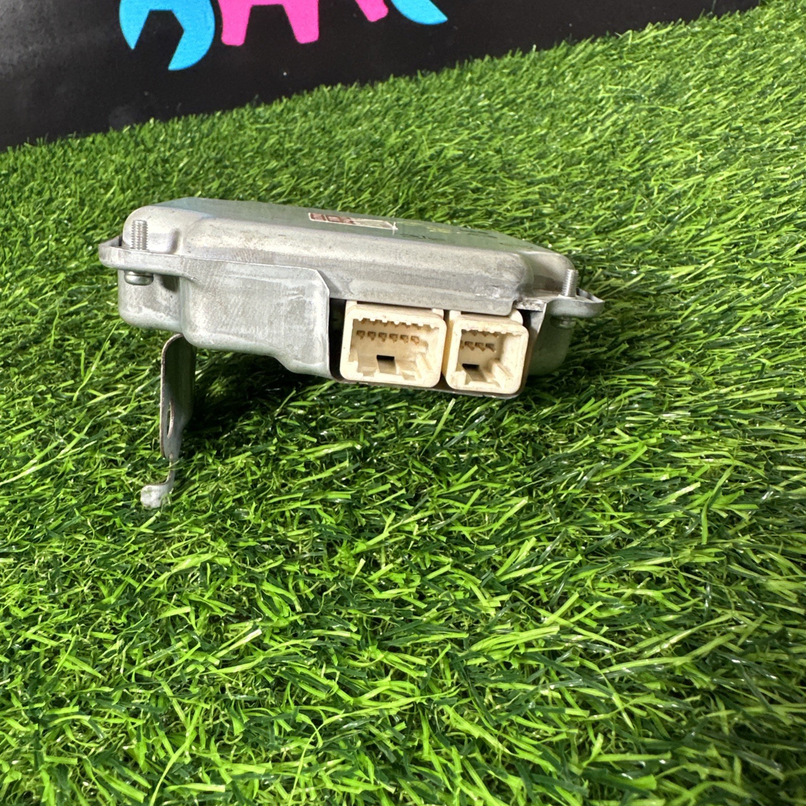 Toyota Prius Hybrid 2011-2015 Bettery Voltage Sensor Control module 89892-47080