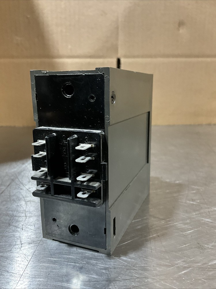 Eagle Signal Controls Miniflex DA1010A3 Timer- USED