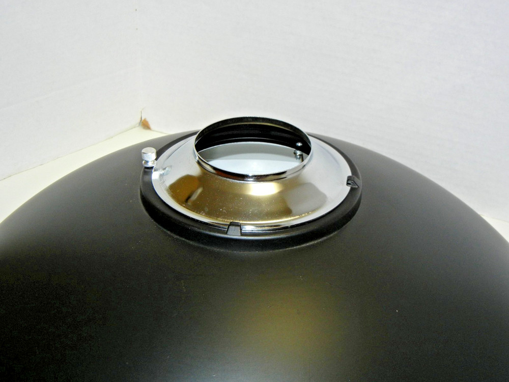 Glow 22" White Beauty Dish with Balcor/AlienBees Mount