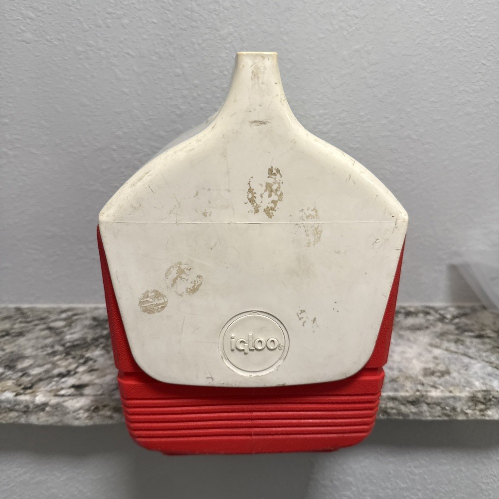 IGLOO PLAYMATE 12 PACK COOLER