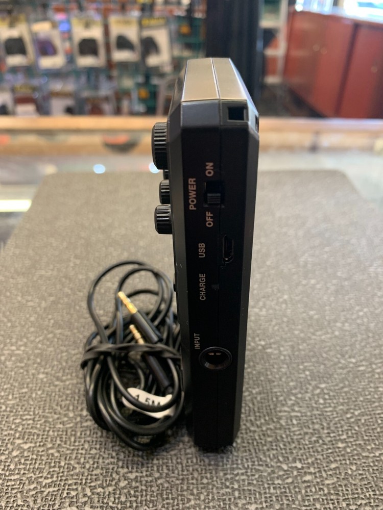 BOSS Pocket GT Guitar Multi Amp/Effects Processor W/Box and USB Cable Tested