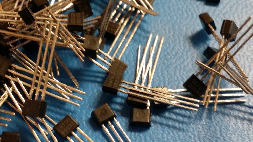 (100 PCS) S-8100B Seiko Instruments, CMOS TEMPERATURE SENSOR CONTROLLER TO-92