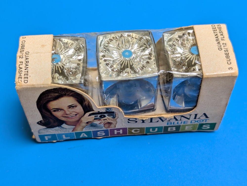 Vintage Sylvania Blue Dot Flash Cubes Camera Flashbulbs