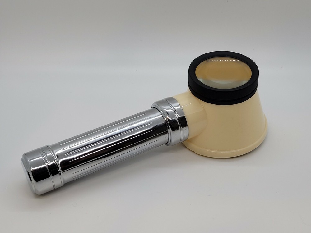 Alcron Illuminated Magnifier