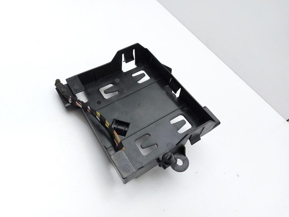 AUDI A4 B8.5 Central Convenience Module Controller Bracket 8K0907461A 2015