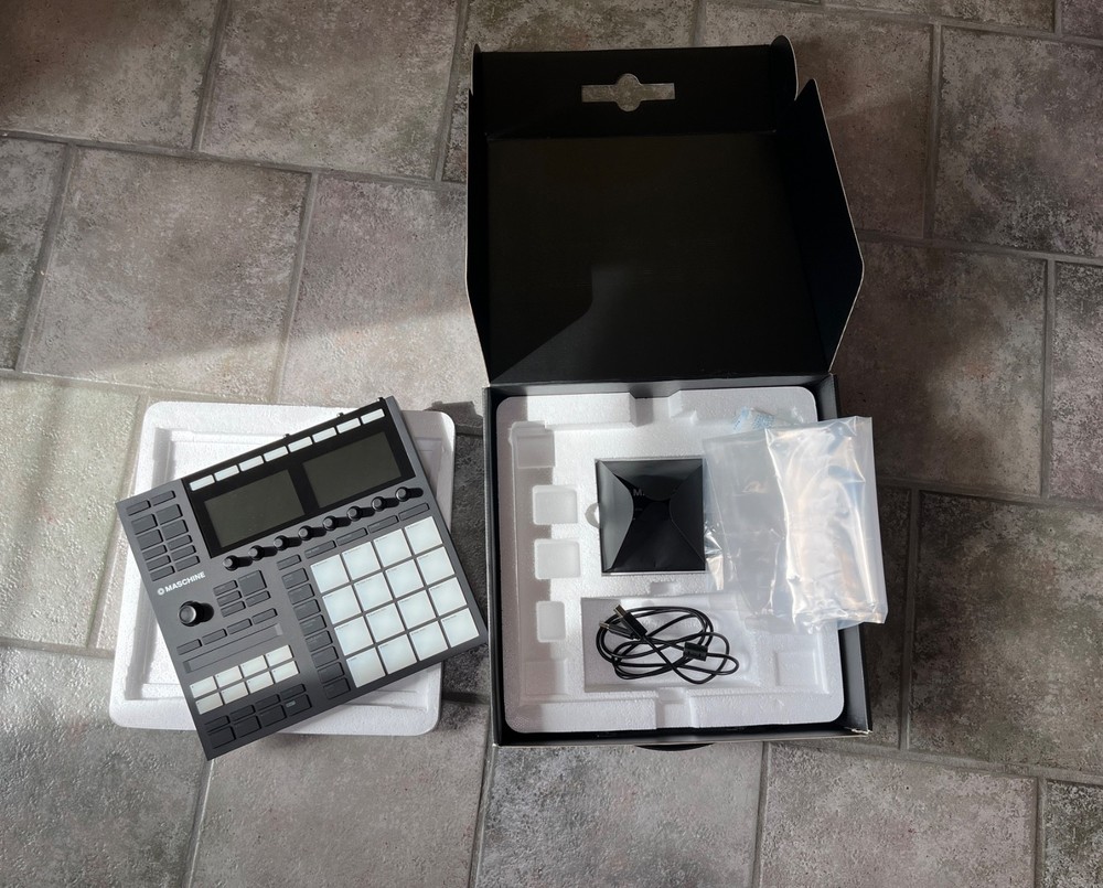 Native Instruments Maschine MK3 USB Audio+MIDI Interface System, Watch Video!