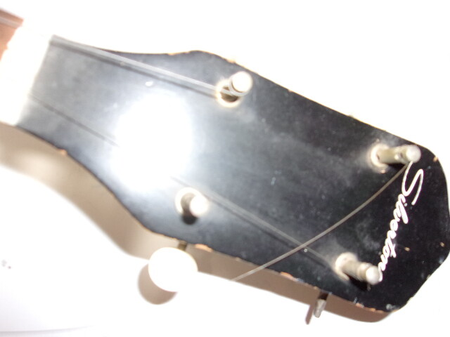 Silvertone banjo 4 string signed by Howad Lee Reid