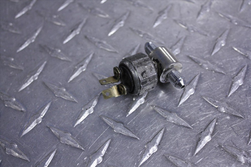 2001 HARLEY DAVIDSON FLTRI MISC SENSORS PAIR SET 2 SENSOR SWITCH 01