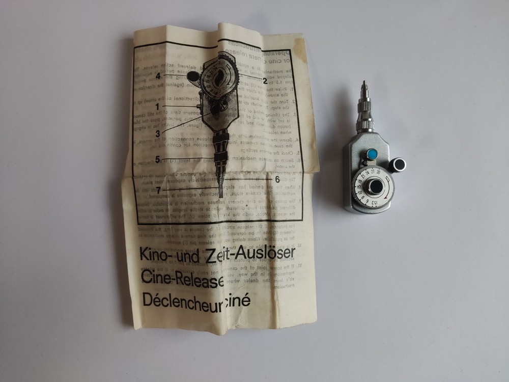 Leitz Wetzlar Leica automatic shutter release - a rare accessory.