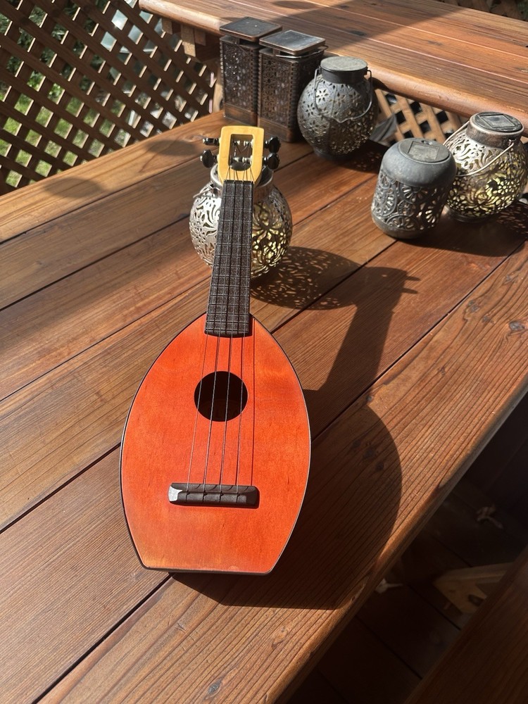 “Flea” Soprano Ukulele By Magic Fluke!
