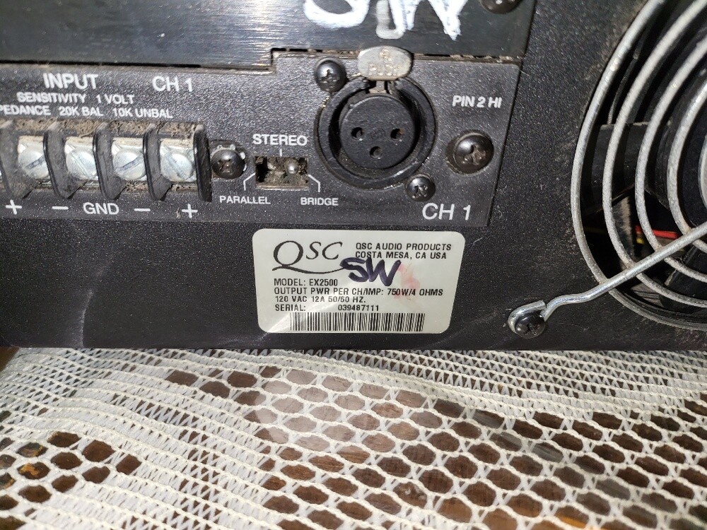 QSC EX2500 POWER AMPLIFIER