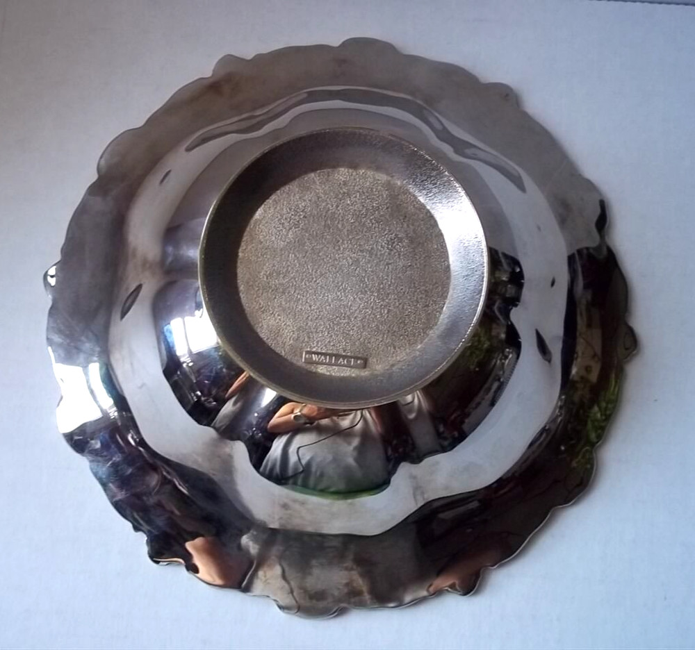 Wallace silverplate bowl in box. Pre-owned.