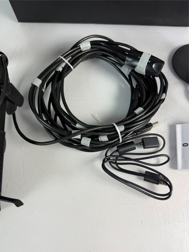 Oculus Rift CV1 VR Headset with Sensor, Cables & Box (No Controllers)