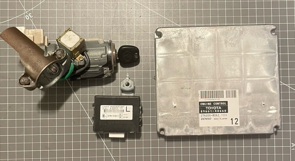 04 Toyota Highlander Engine Computer + Ignition Switch + IMMO Module 89661-48660