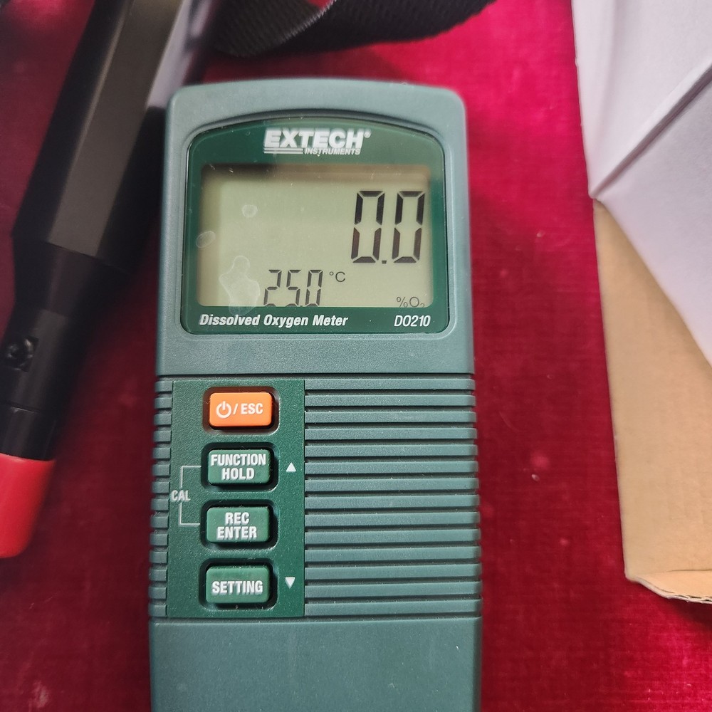 Extech DO210 Dissolved Oxygen Meter w/ Probe, case, manual