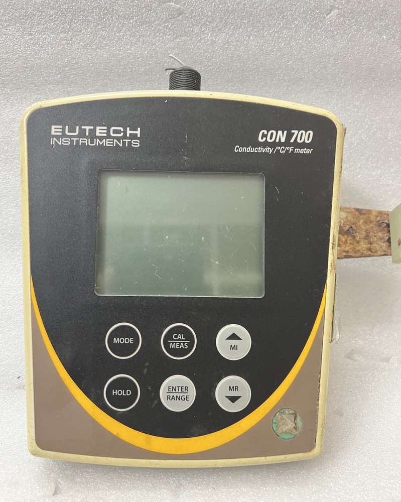 EUTECH INSTRUMENTS CON 700 PORTABLE HAND HELD CONDUCTIVITY METER