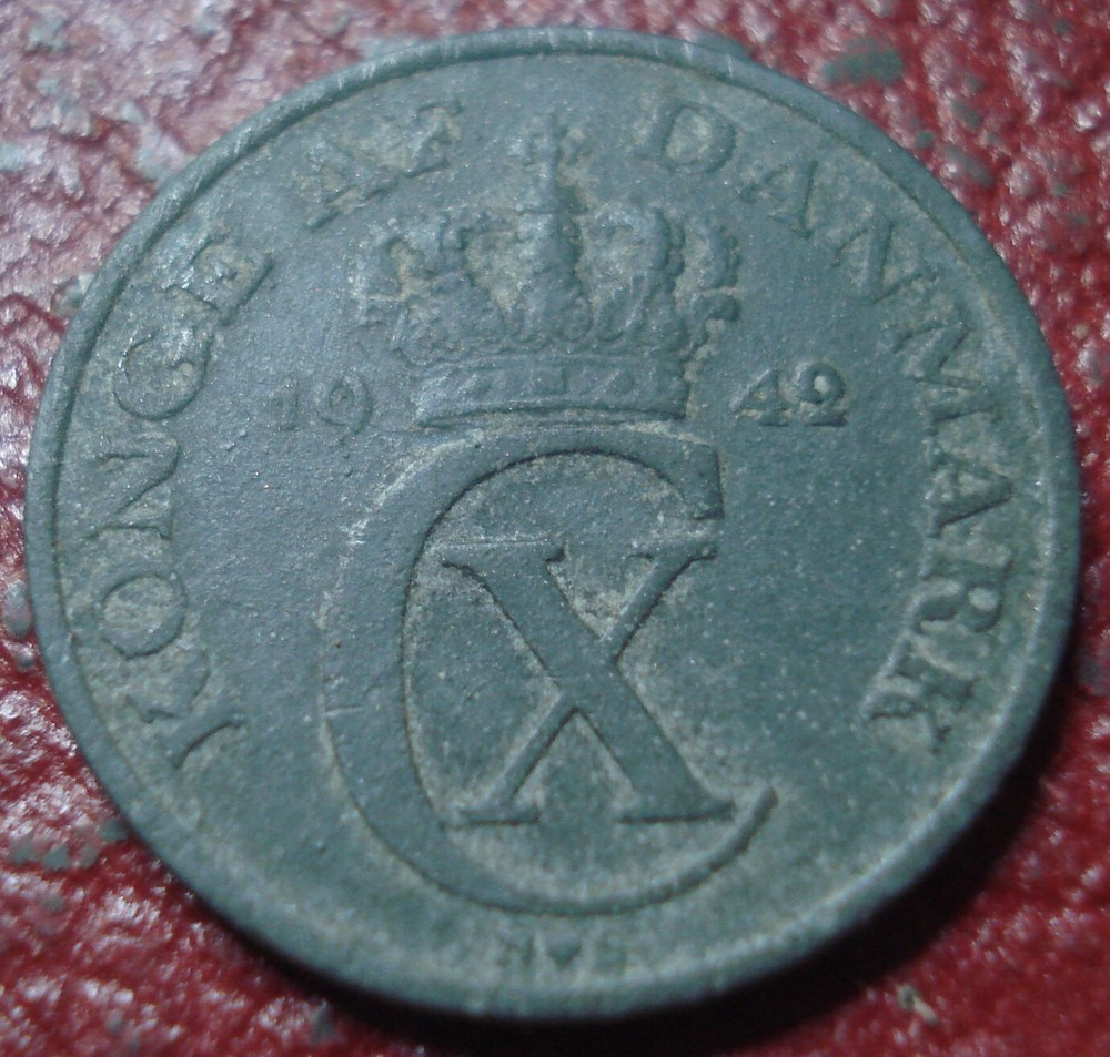 1942 DENMARK 2 ORE IN FINE-VF CONDITION