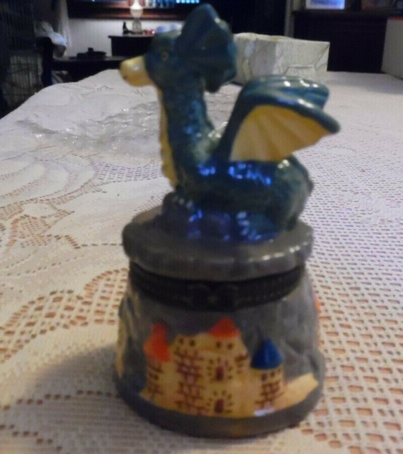 Dragon Hinge Box with wizard and castle 2000