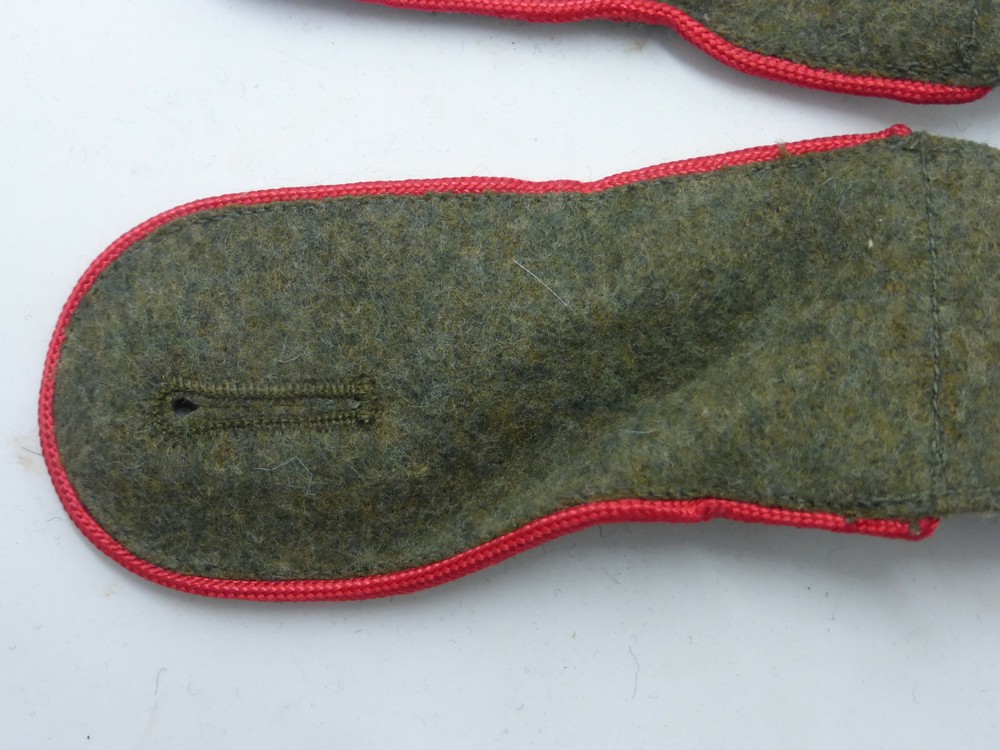 Shoulder boards, feldgrau, soldat red piping