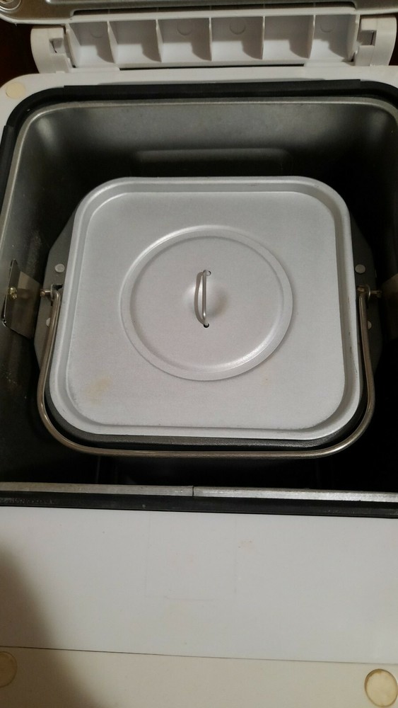 Aroma BreadChef 2 Pound Bread Maker Bread Machine ABM-230