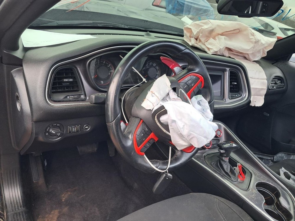 CHALLENGE 2016 Glove Box 4884216