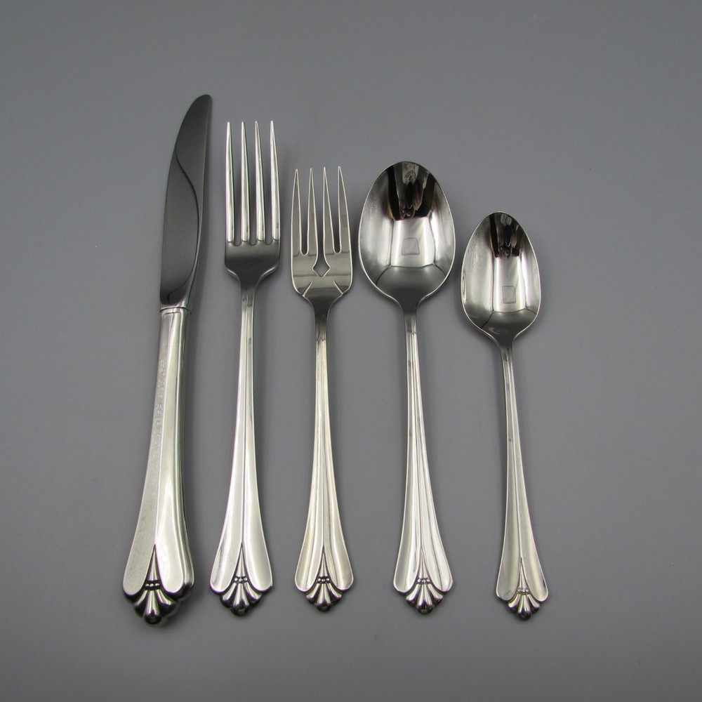 Oneida Stainless Flatware ROYAL FLUTE 5pc Place Setting *